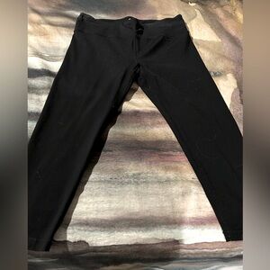 Cropped black leggings